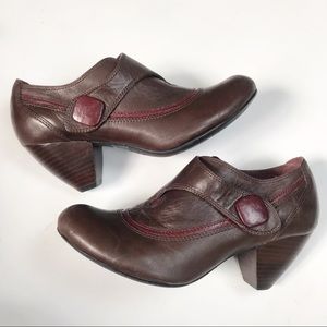 Clarks | Indigo square button brown ankle boots